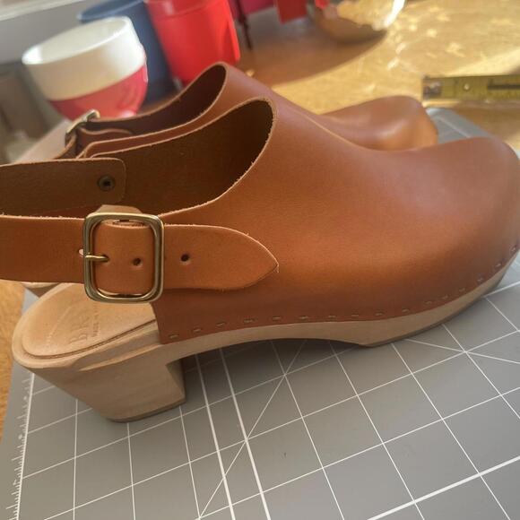Bryr Tan and Brown Leather Mules Classic Design - Picture 3 of 7